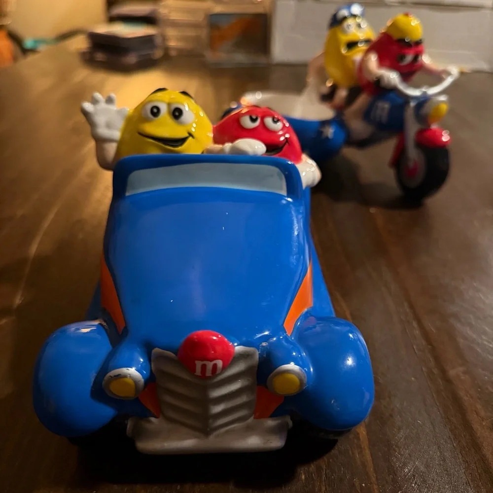 VTG M&M'S Ceramic Car Candy Dish - Red & Yellow M&M Figures